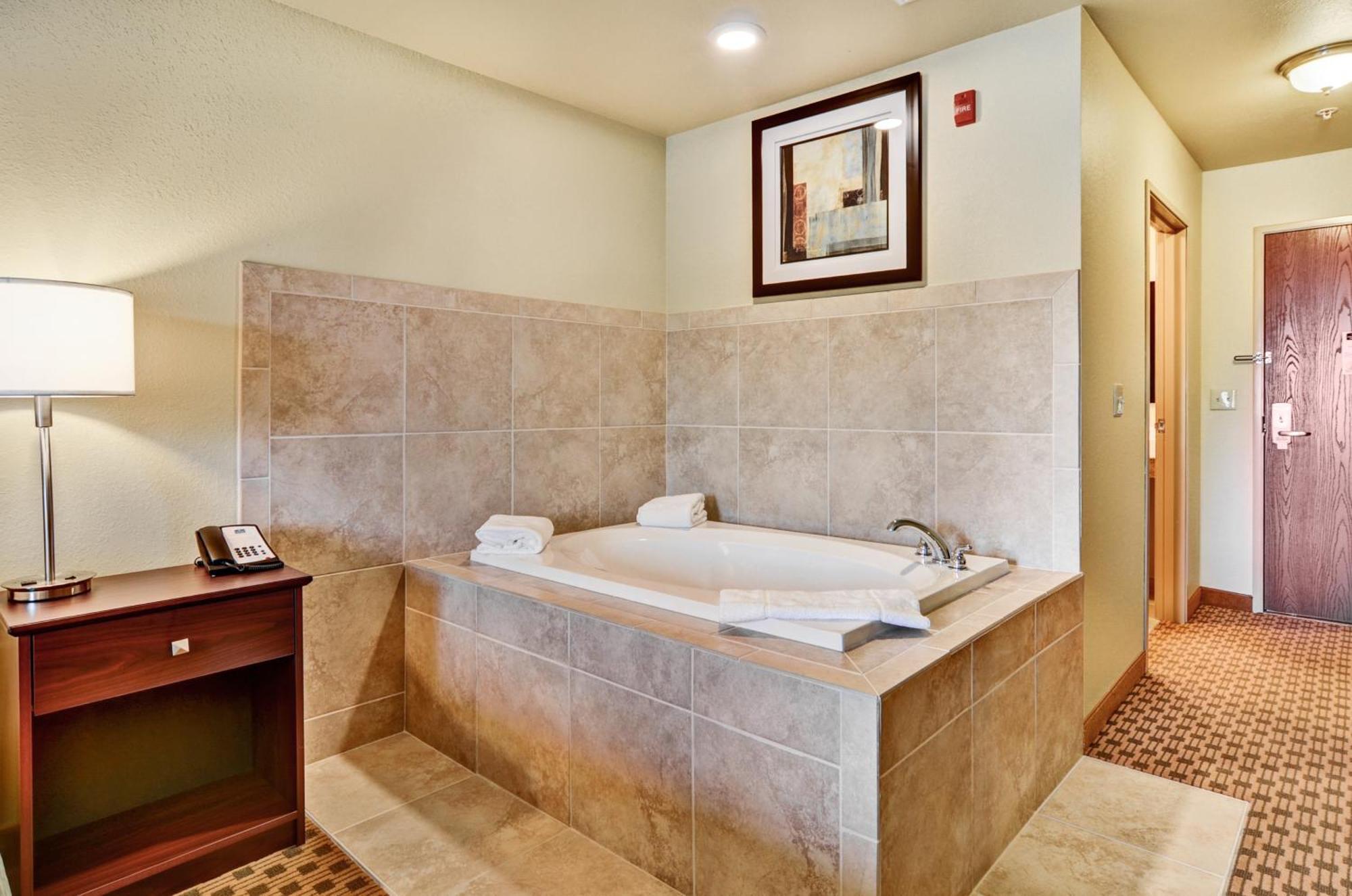 Cobblestone & - Hotel Ambridge