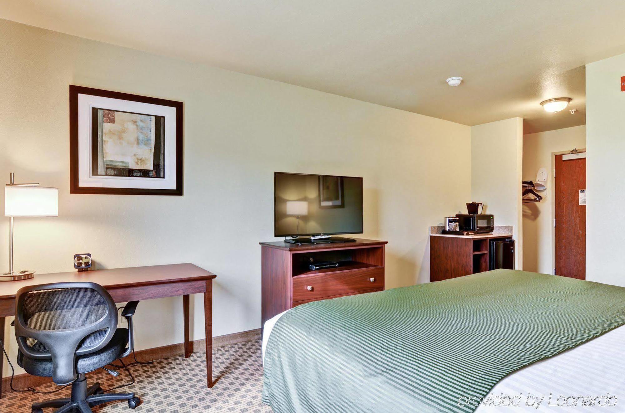 Hotel Cobblestone & -