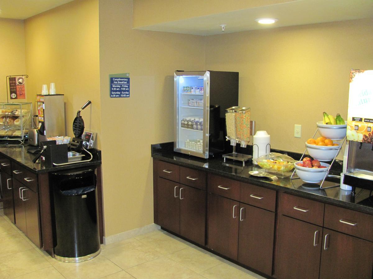 Hotel Cobblestone & - Ambridge