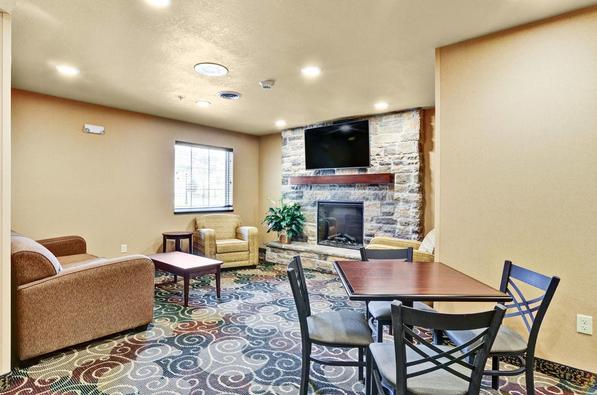 Hotel Cobblestone & -